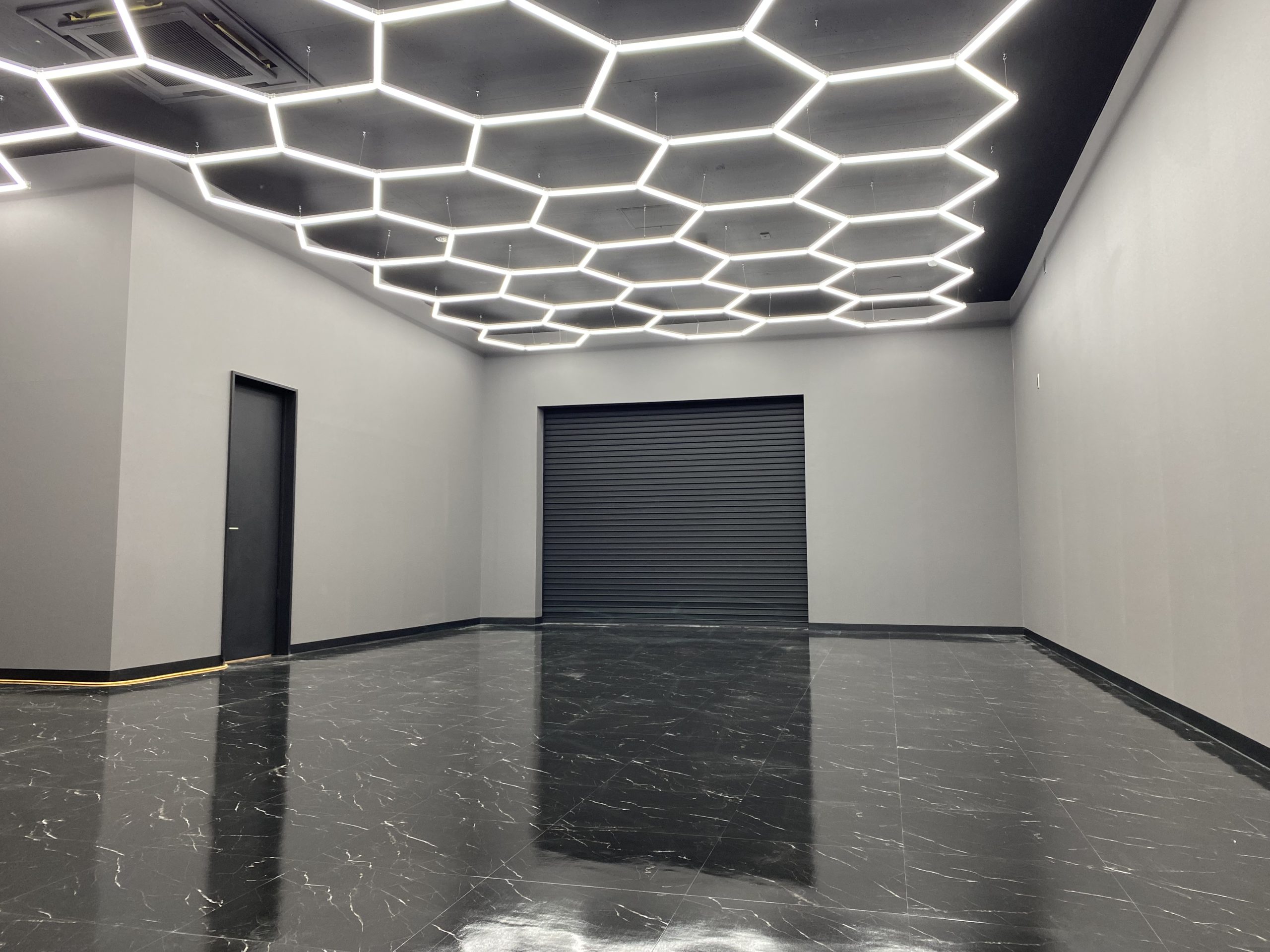 ハニカムLEDライト施行例｜埼玉県のクロスの張替えやリフォームは